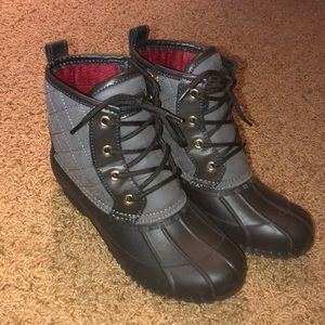 Tommy Hilfiger Duck Boots Women’s 6